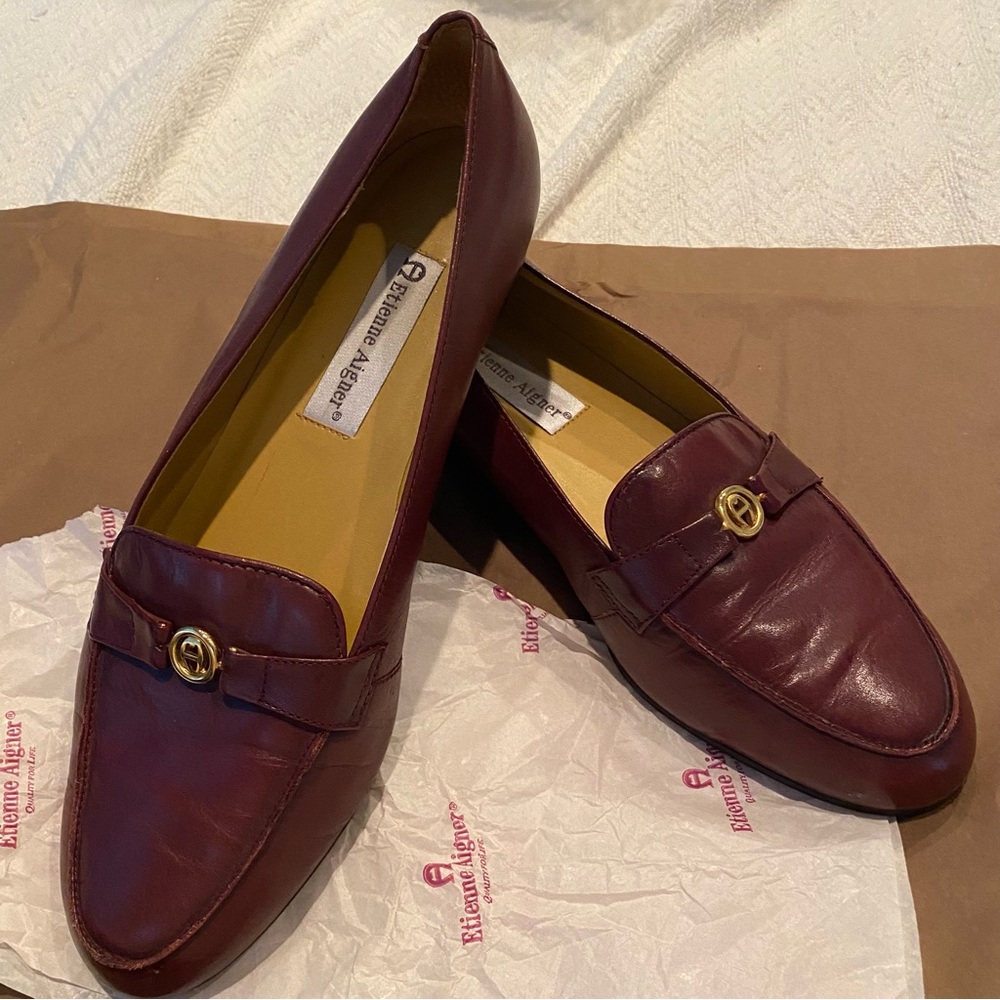Etienne Aigner vintage medallion oxblood Leather Loafers  9 1/2 wide